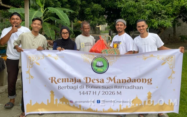 Thumbnail Berita - Remaja Desa Mandaong Berbagi Jelang Lebaran, Tebar Kepedulian untuk Warga Kurang Mampu