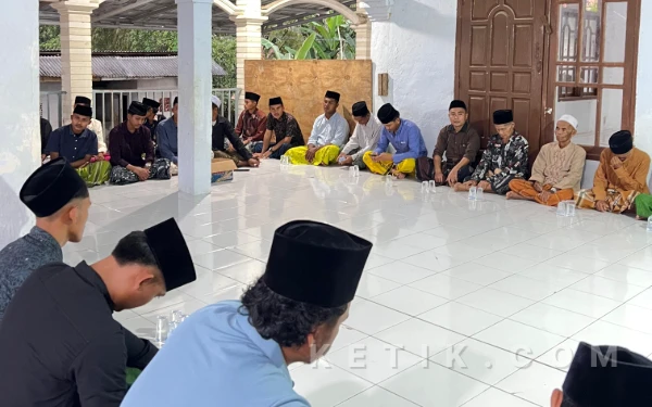 Foto Alumni Madrasah Raudlatut Thullab Desa Torjunan (Foto: Mat Jusi/Ketik.com)