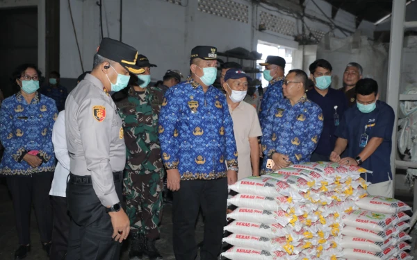 Thumbnail Berita - Bareng Forkopimda Tinjau Pos  Mudik dan Gudang Beras, Bupati Asahan Pastikan Keamanan dan Kenyamanan Pemudik