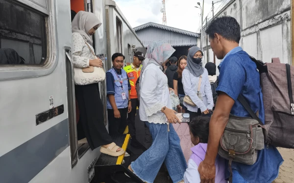 Thumbnail Berita - Mudik Lebaran, KAI Daop 7 Madiun Operasikan 264 Perjalanan Jarak Jauh Selama 22 Hari
