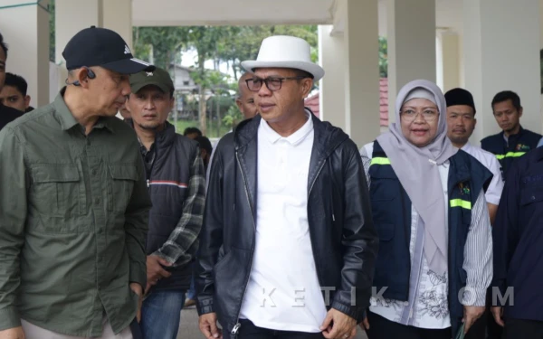 Thumbnail Berita - Bupati Bandung Tinjau RSUD Bedas Pacira, Kerusakan Plafon Dipastikan Akibat Faktor Alam