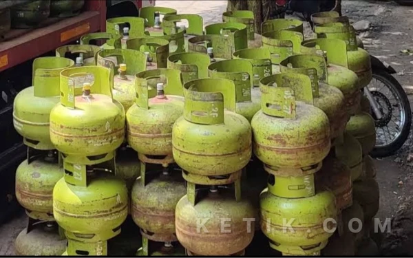 Thumbnail Berita - Warga Diminta Tidak Panic Buying Pemkab Tuban Klaim Stok Gas Melon Aman