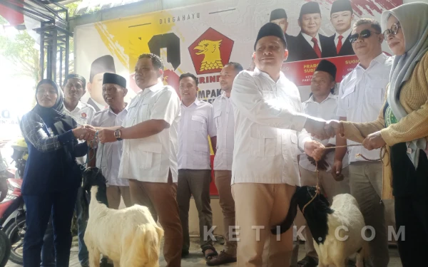 Thumbnail Berita - Gerindra Trenggalek Wujudkan Komitmen Hadir di Tengah Masyarakat, Bagi-bagi Rezeki Selama Ramadan