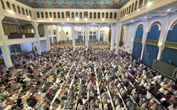 Thumbnail Berita - Gubernur Khofifah Hadiri Rampak Bedug hingga Salat Idulfitri di Masjid Al Akbar Surabaya