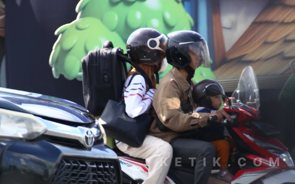 Thumbnail Berita - [FOTO] Pemudik Roda Dua di Jalur 'Bangjuri' Jombang Nganjuk Kediri Simpang Tiga Mengkreng