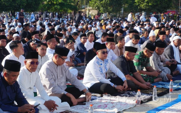 Thumbnail Berita - Ribuan Warga Salat Idulfitri Bersama Wali Kota dan Wakil Wali Kota Langsa di Lapangan MerdekaPemerintah Kota (Pemko) Langsa menggelar Salat Hari Raya Idulfitri 1 Syawal 1447 H/2026 M yang ber