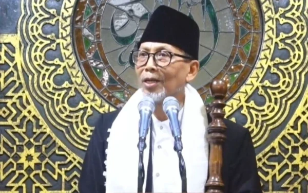 Thumbnail Berita - Berkenalan dengan Ali Aziz, Imam Besar Masjid Al Akbar Surabaya yang Juga Seorang Peneliti