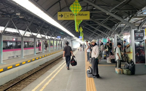 Thumbnail Berita - Lebaran Hemat dan Nyaman, Jangan Lewatkan Promo Spesial KAI Daop 8 Surabaya