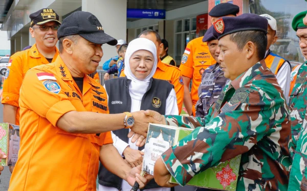 Thumbnail Berita - Gubernur Khofifah Dampingi Kepala Basarnas Tinjau Siaga SAR Lebaran di Tanjung Perak