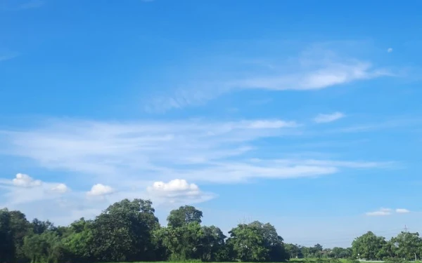 Thumbnail Berita - Prakiraan Cuaca BMKG Senin, 23 Maret 2026: Jakarta Cerah, Bandung hingga Aceh Berawan