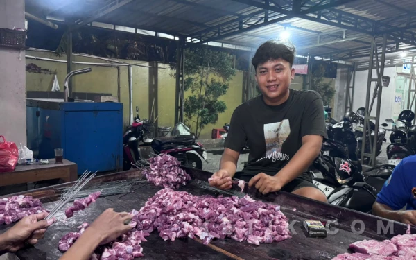 Thumbnail Berita - Potong 70 Ekor Kambing Saat Lebaran, Belum ke Jogja Kalau Belum Santap Sate Pak Pong