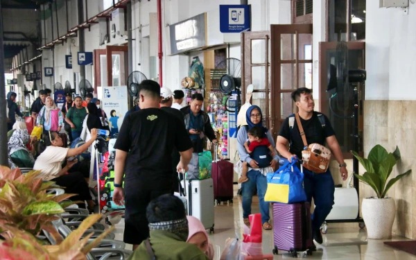 Thumbnail Berita - Pecah Rekor, Volume Penumpang di Wilayah Daop 7 Madiun Membludak saat Lebaran
