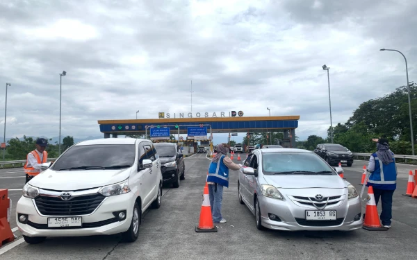 Thumbnail Berita - Volume Kendaraan Tol Malang Naik 42 Persen, Jasa Marga Kerahkan Mobile Reader di GT Singosari