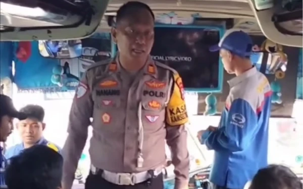 Thumbnail Berita - Tegas! Polres Madiun Kota Beri Tindakan Kepada Bus yang Melanggar Rambu Larangan