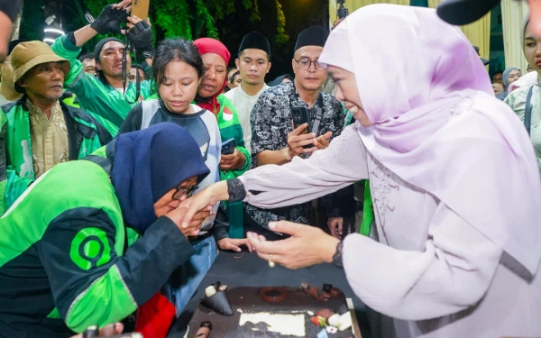 Thumbnail Berita - Akhiri Rangkaian Riyayan Idulfitri 1447 H, Gubernur Khofifah Silaturahmi dengan 250 Pengemudi Ojol