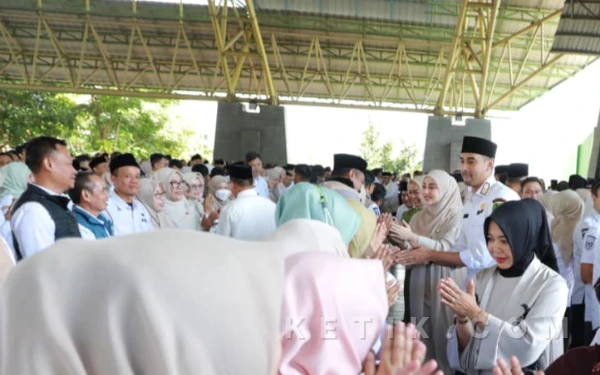 Thumbnail Berita - Renie Rahayu Fauzi Soroti Hal Baru di Halal Bihalal Pemkab Bandung, Bupati dan Forkopimda Turun Sapa Salam ASN