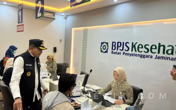 Thumbnail Berita - Wali Kota Malang Sidak MPP Merdeka, 452 Warga Serbu Layanan di Hari Pertama Operasional