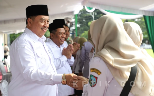 Thumbnail Berita - Hari Pertama Kerja, Bupati Warsubi Langsung Beri 3 Instruksi Tegas untuk ASN Jombang