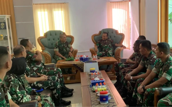 Thumbnail Berita - Bangun Kekompakan Matra, Danyonif TP 837 Kunjungi Mako Lanal Batuporon Bangkalan