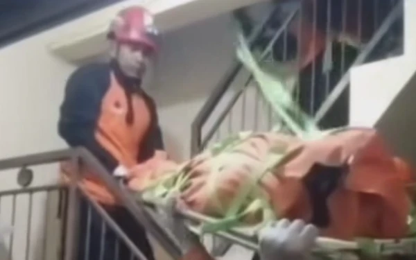 Thumbnail Berita - Penemuan Jenazah di Jetis Kulon, Tim Call 112 Surabaya Lakukan Evakuasi