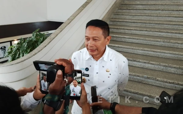 Thumbnail Berita - Bukan WFH, Pemkot Malang Instruksikan ASN Berangkat Kerja dengan Bersepeda Demi Hemat BBM