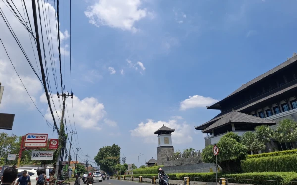 Thumbnail Berita - Prakiraan Cuaca Hari Ini 27 Maret 2026: Jakarta dan Lampung Berawan, Bandung Cerah Berawan