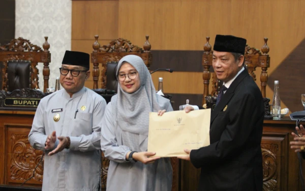 Thumbnail Berita - DPRD Gelar Paripurna LKPJ 2025, Bupati Ipuk Paparkan Pertumbuhan Ekonomi Tertinggi dalam 5 Tahun