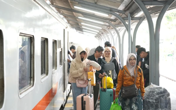 Thumbnail Berita - Arus Balik Lebaran 2026 Memuncak, Penumpang Kereta di Daop 9 Jember Tembus 362 Ribu