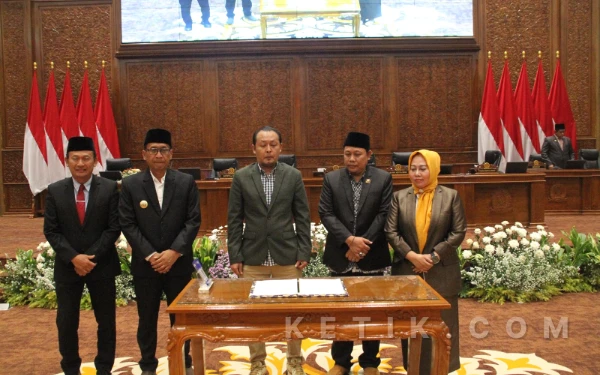 Thumbnail Berita - DPRD Bojonegoro Soroti Infrastruktur hingga UMKM, Sampaikan Rekomendasi LKPJ 2025