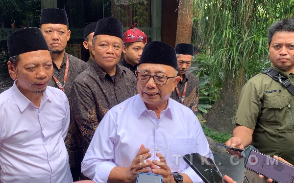 Thumbnail Berita - Kirab Kampung Coklat Sedot Ribuan Warga, 5.000 Ketupat Jadi Simbol Syukur dan Kebersamaan