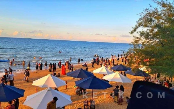Thumbnail Berita - Pengelola Pantai Lon Malang Sampang Perkuat Keamanan, Utamakan Kenyamanan Wisatawan