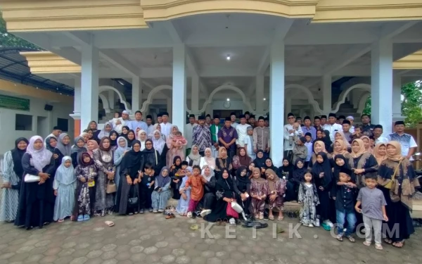 Thumbnail Berita - Gelar Halal Bihalal, H. Holili Ajak Keluarga Bani Asheri Jaga Silsilah dan Nilai Leluhur