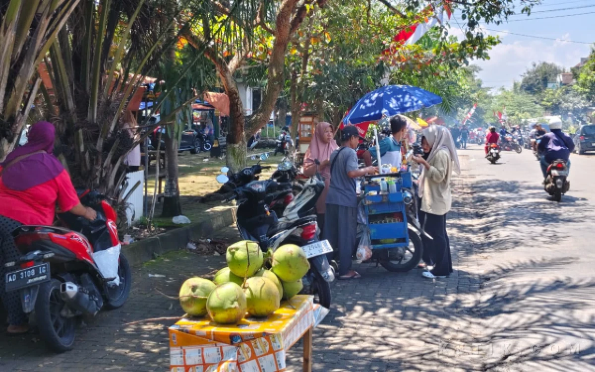 Thumbnail Berita - Kejurprov Road Race Jatim Racing Series 2026, Buat Berkah Buat Pedagang UMKM