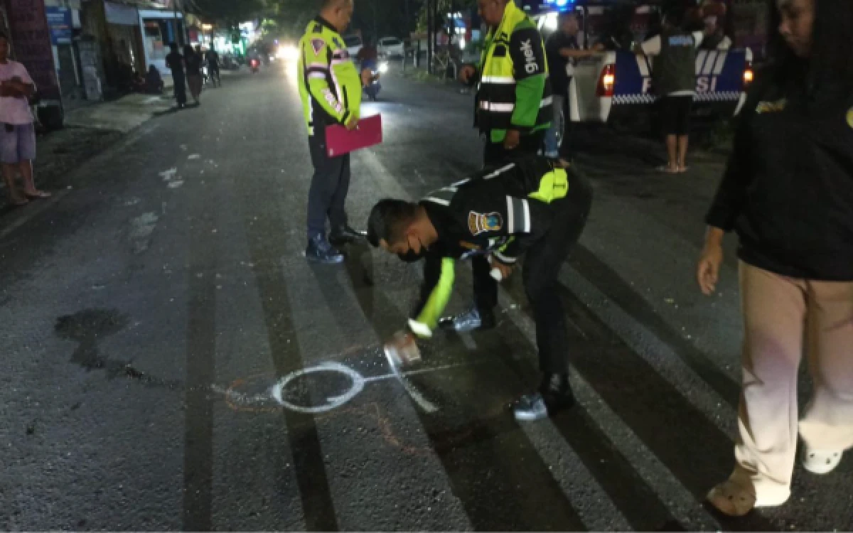 Thumbnail Berita - Tabrakan Adu Banteng Honda Beat dan Truk Mitsubishi Fuso di Malang, Tewaskan Pengendara Motor