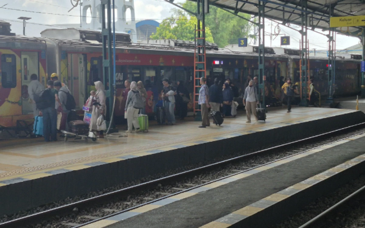 Thumbnail Berita - KAI Daop 7 Madiun Layani 454.266 Pelanggan Kereta Api Selama Posko Lebaran 2026