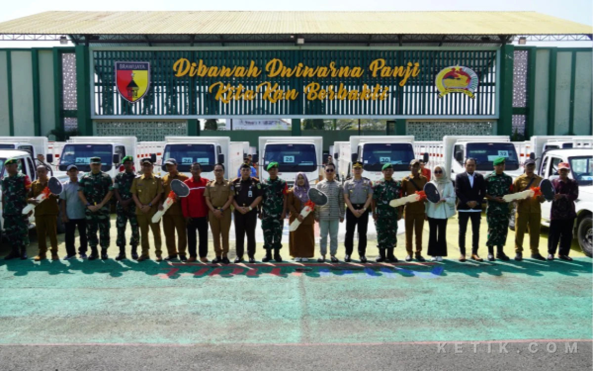 Foto Usai acara foto Dandim 0813 Bojonegoro, Bupati  Bojonegoro dan pihak terkait  (foto sukiman ketik.com.)