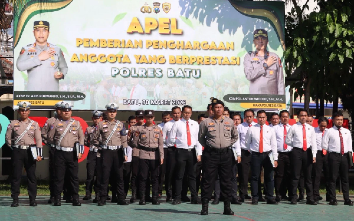 Thumbnail Berita - Personel Berprestasi Polres Batu Diganjar Penghargaan, Ini Pesan Kapolres