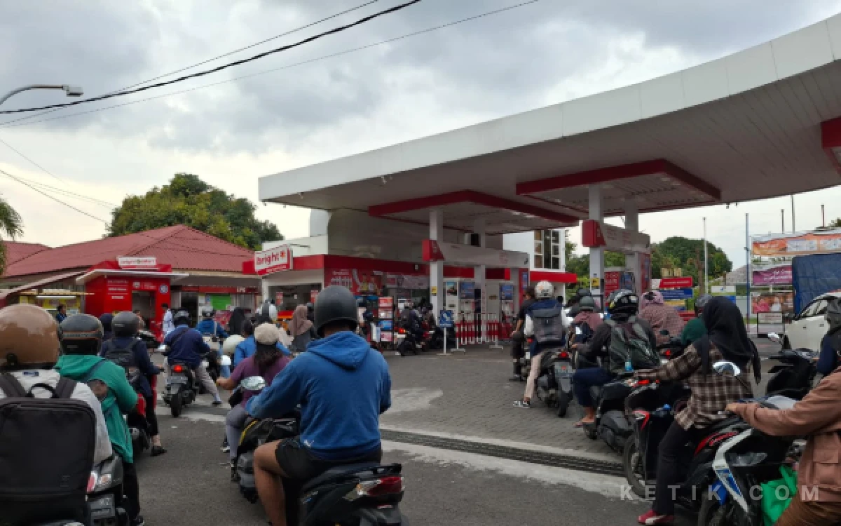 Thumbnail Berita - JANGAN PANIK, JANGAN ANTRE! Harga BBM Tidak Naik, Mensesneg Pastikan Stok Aman