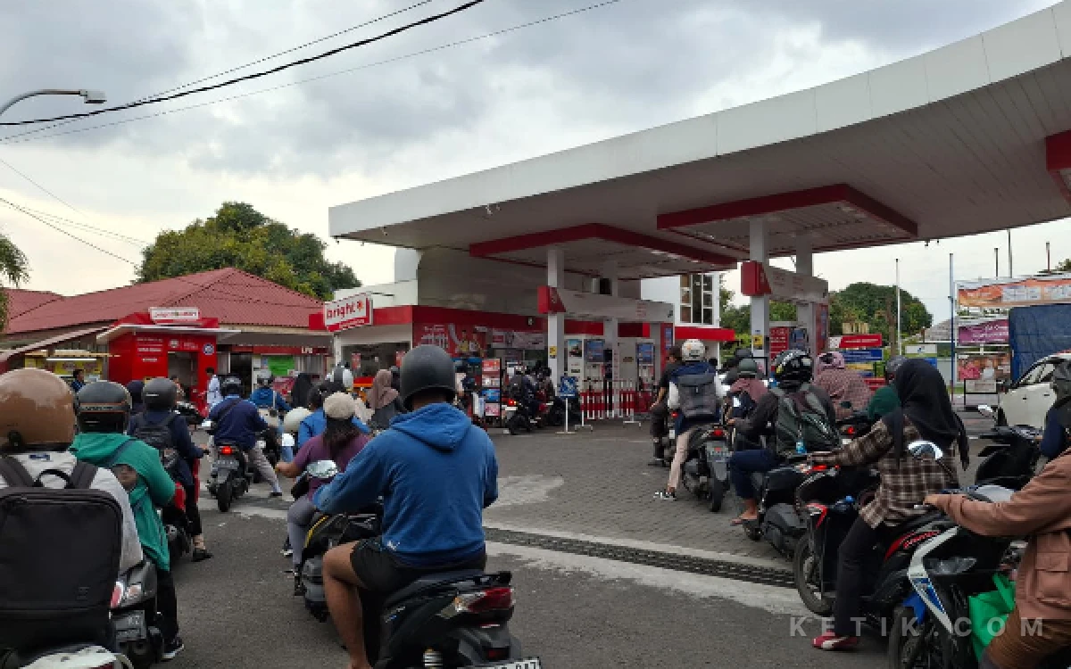 Thumbnail Berita - JANGAN PANIK, JANGAN ANTRE! Harga BBM Tidak Naik, Mensesneg Pastikan Stok Aman