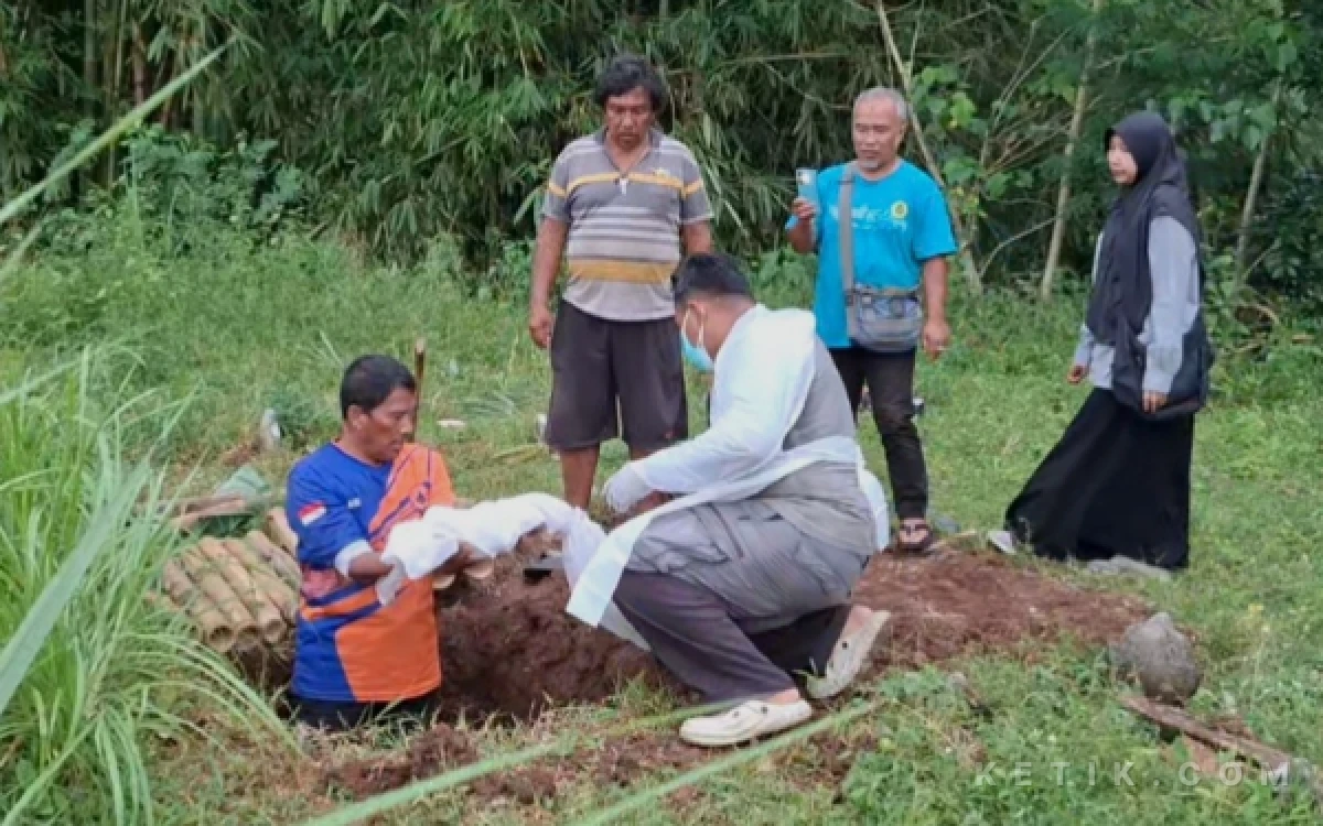 Thumbnail Berita - Dinsos Bondowoso Tak Punya Anggaran, Pemakaman Bayi Dibuang Bergantung pada Baznas