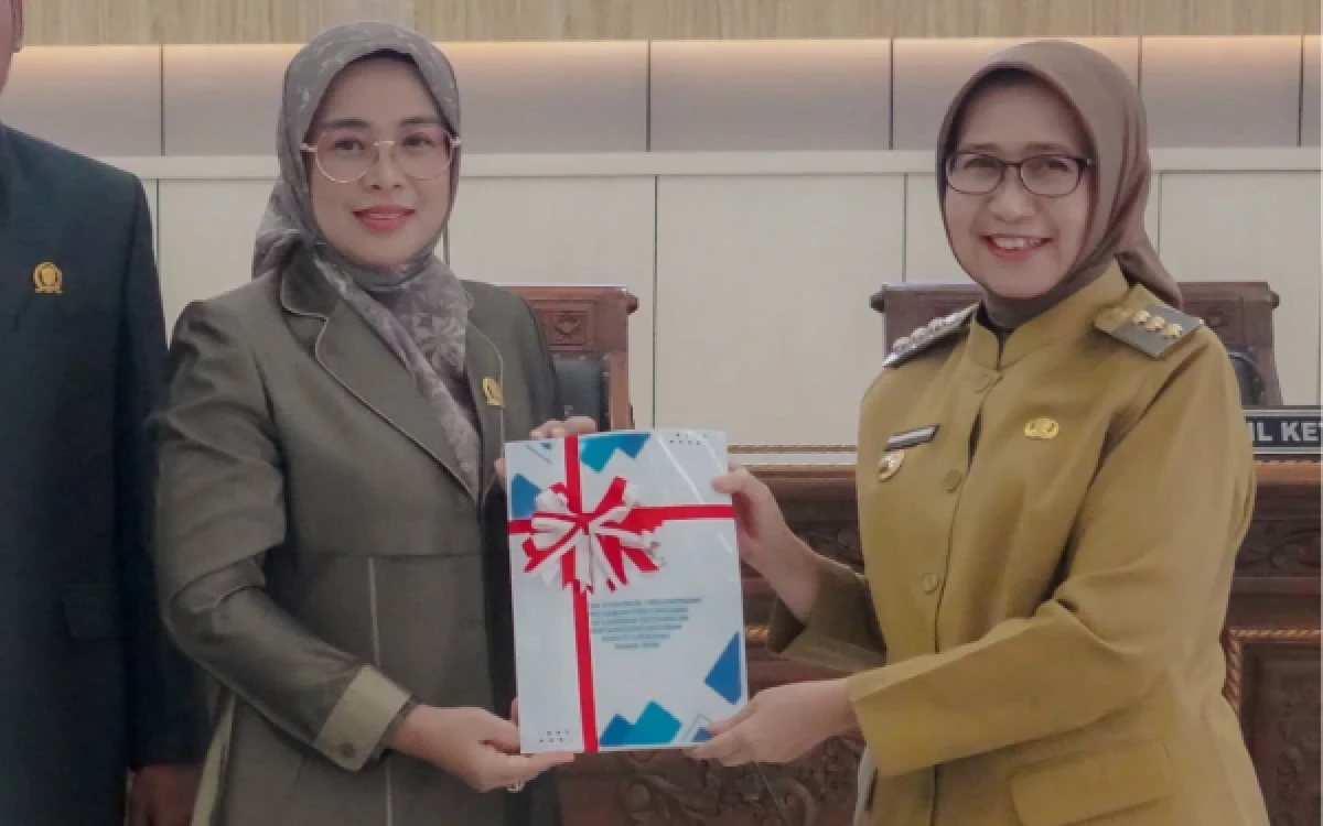 Thumbnail Berita - Sejumlah Fraksi Berikan Rekomandasi Saat Penyampaikan LKPj Bupati di DPRD Lumajang