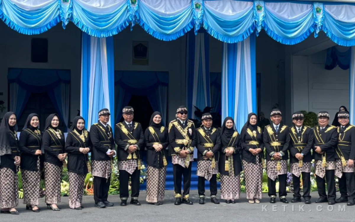 Thumbnail Berita - Pemkot Malang Luncurkan Baju Khas, Terinspirasi Era Kolonial dan Memiliki 5 Strata Berbeda