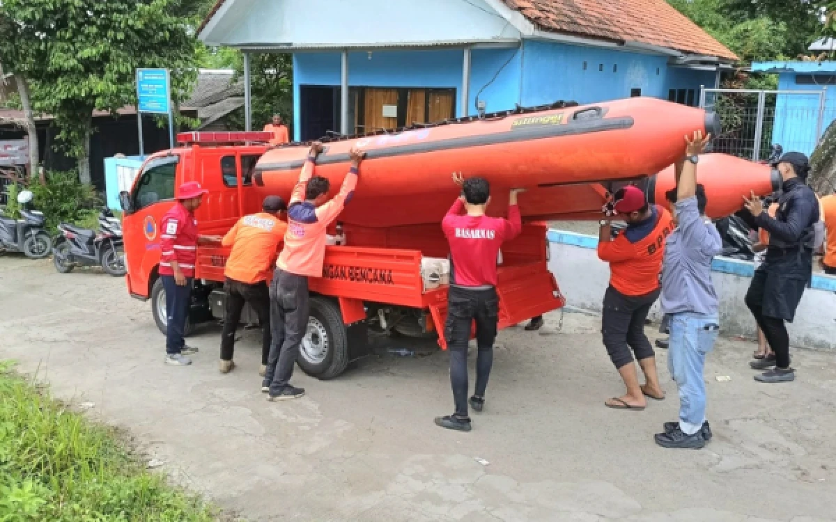 Thumbnail Berita - BPBD Jatim Tetap Siaga Saat WFH! Layani Edukasi Bencana hingga Turun Operasi SAR di Bangkalan