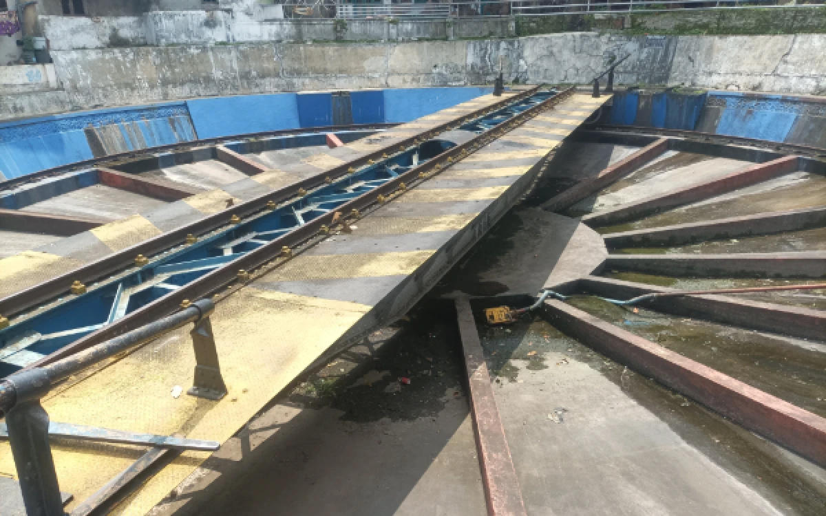 Thumbnail Berita - Berusia 1,5 Abad, Turntable Masih Tangguh Putar Lokomotif di Stasiun Malang