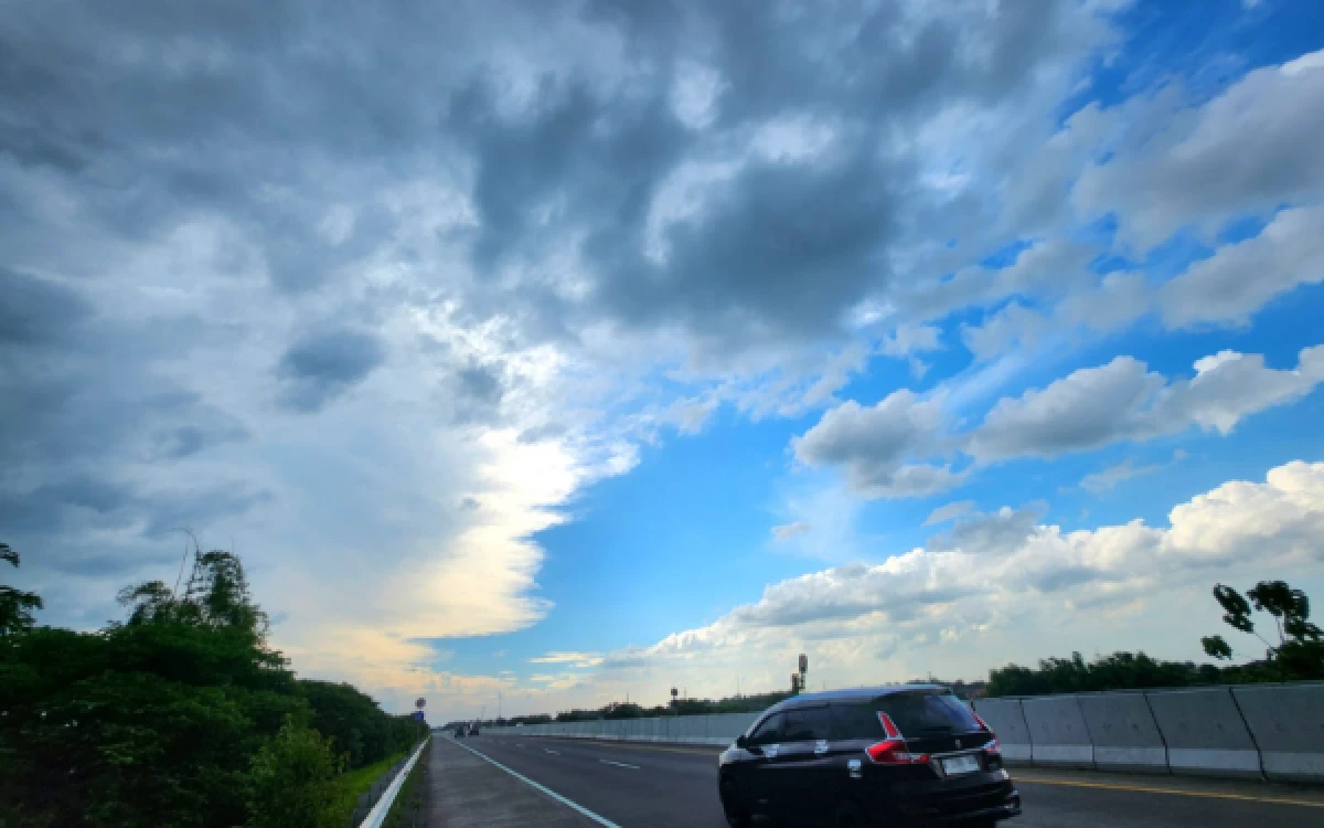 Thumbnail Berita - Prakiraan Cuaca Hari Ini 02 April 2026:  Jakarta Cerah Berawan, Bengkulu Hujan Ringan