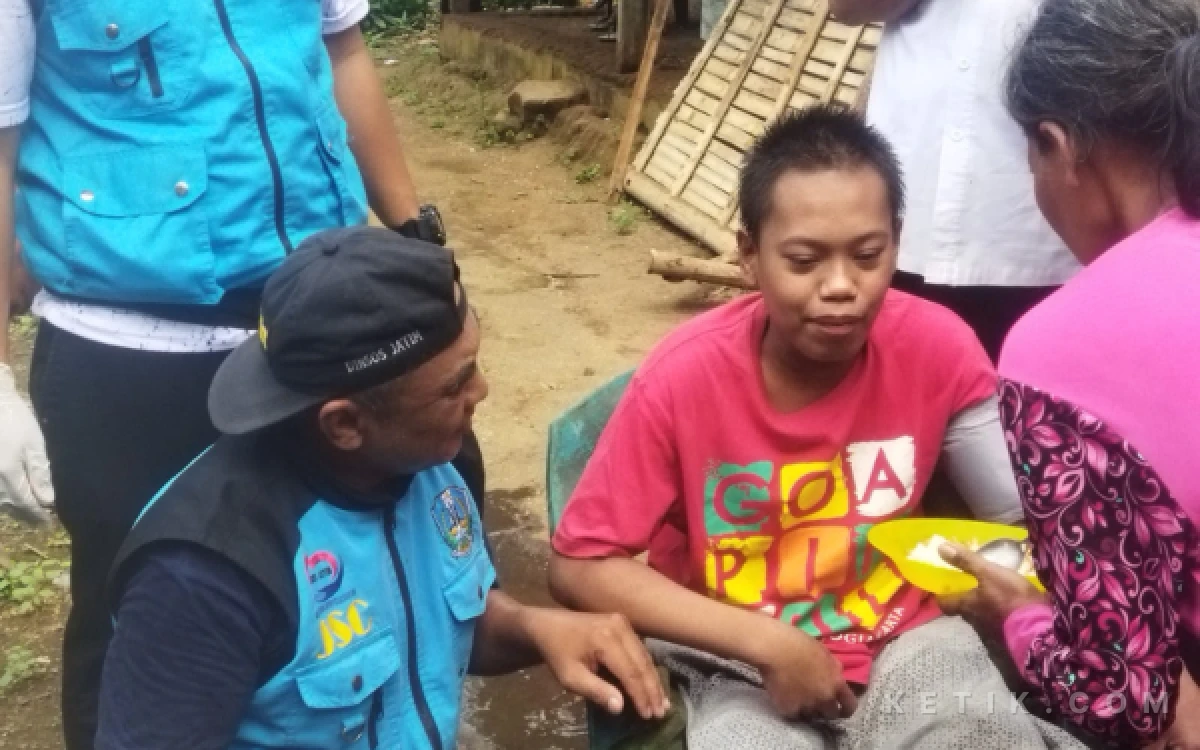 Thumbnail Berita - Remaja ODGJ di Jember Dibebaskan dari Pasung, Kisah Pilu Keluarga Bertahan di Tengah Keterbatasan