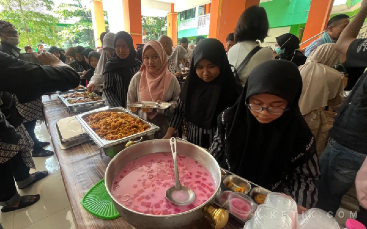 Thumbnail Berita - MIN 2 Kota Malang Jadi Percontohan MBG Prasmanan, Sekolah Atur Ulang Jam Istirahat