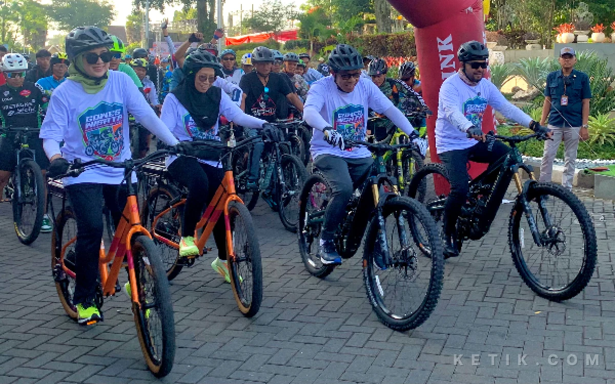 Thumbnail Berita - Hemat BBM! ASN Kota Batu Didorong Bersepeda dan WFH Tiap Jumat, Cak Nur: Layanan Tetap Normal