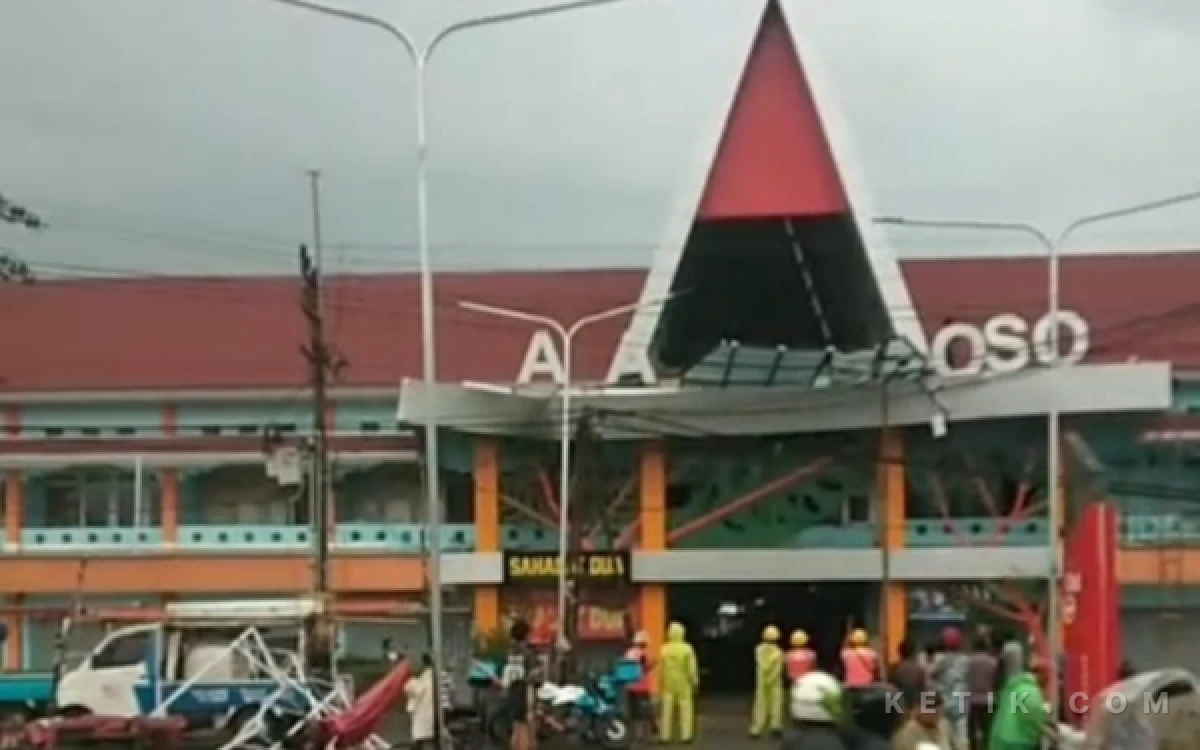 Thumbnail Berita - ACP RSUD Ploso Rontok dan Kanopi Pasar Ploso Ambruk, Aktivis Cium Dugaan Permainan Proyek di Jombang