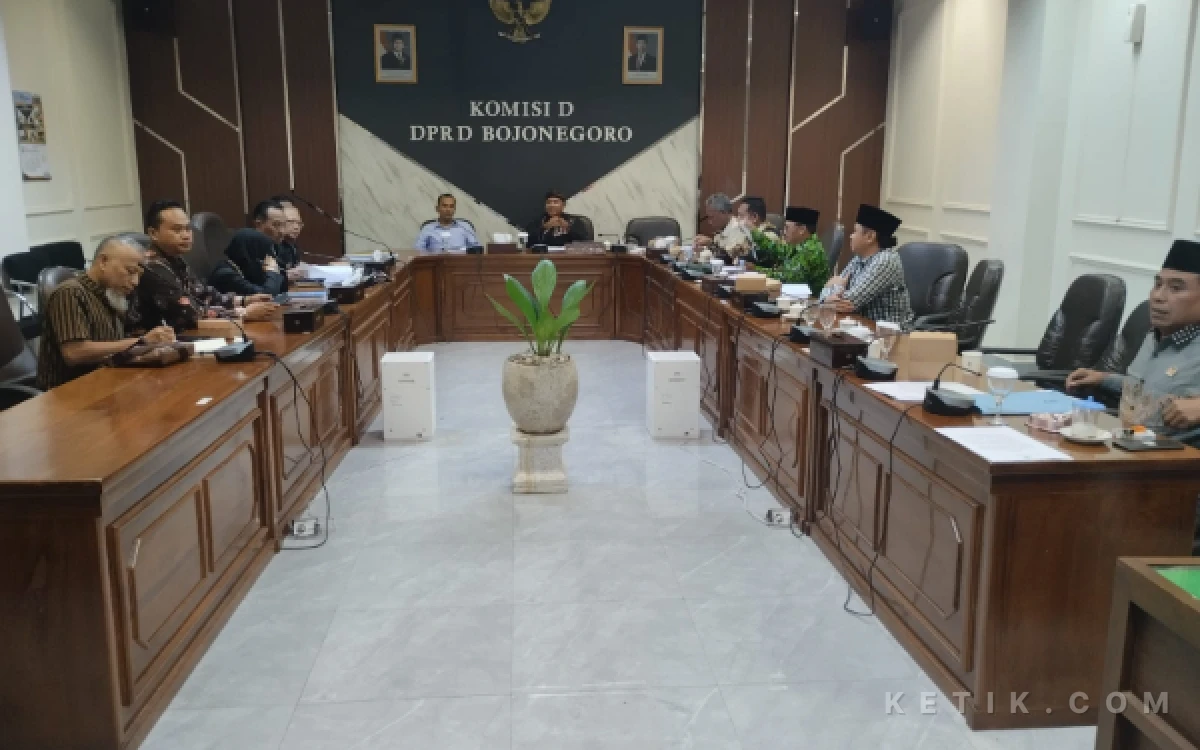 Thumbnail Berita - Pansus IV DPRD Bojonegoro Bahas Dua Raperda Perlindungan Perempuan dan Anak, Soroti Dampak Gadget